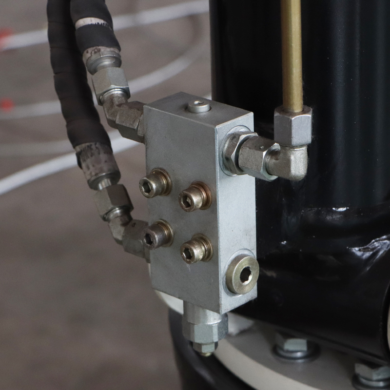 Grúa montada sobre camión con pluma articulada de 2 toneladas