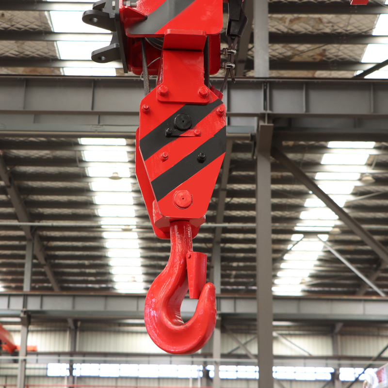 Grúa montada sobre camión con pluma telescópica de 10 toneladas