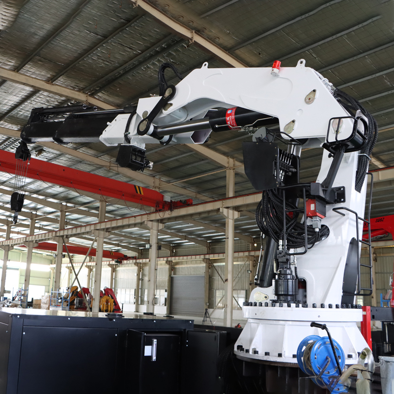 Grúa marina con pluma articulada de 25 toneladas