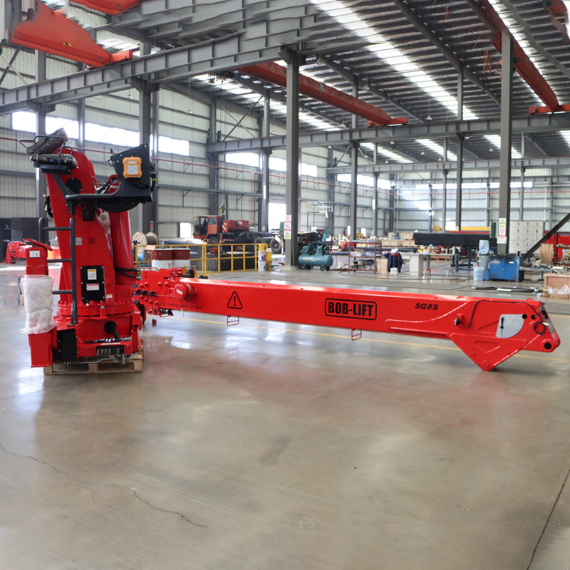 Grúa montada sobre camión con pluma telescópica de 8 toneladas