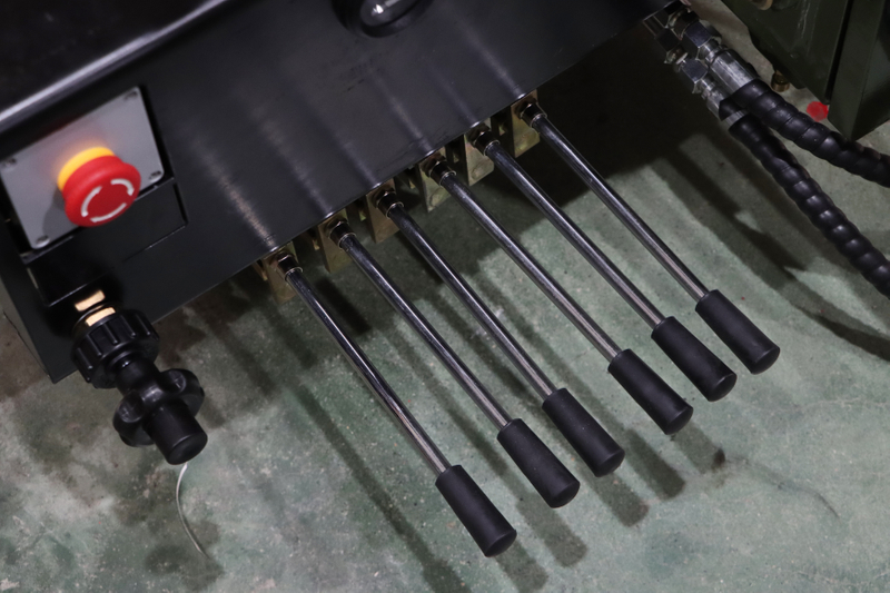 Grúa montada sobre camión con pluma articulada de 3,2 toneladas