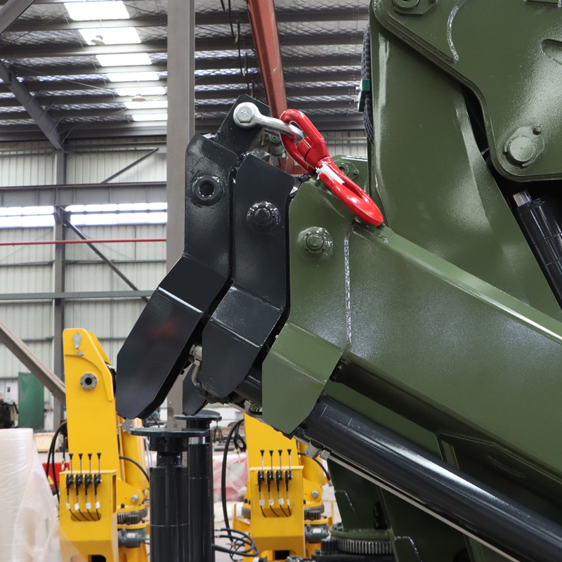 Grúa montada sobre camión con pluma articulada de 6,3 toneladas