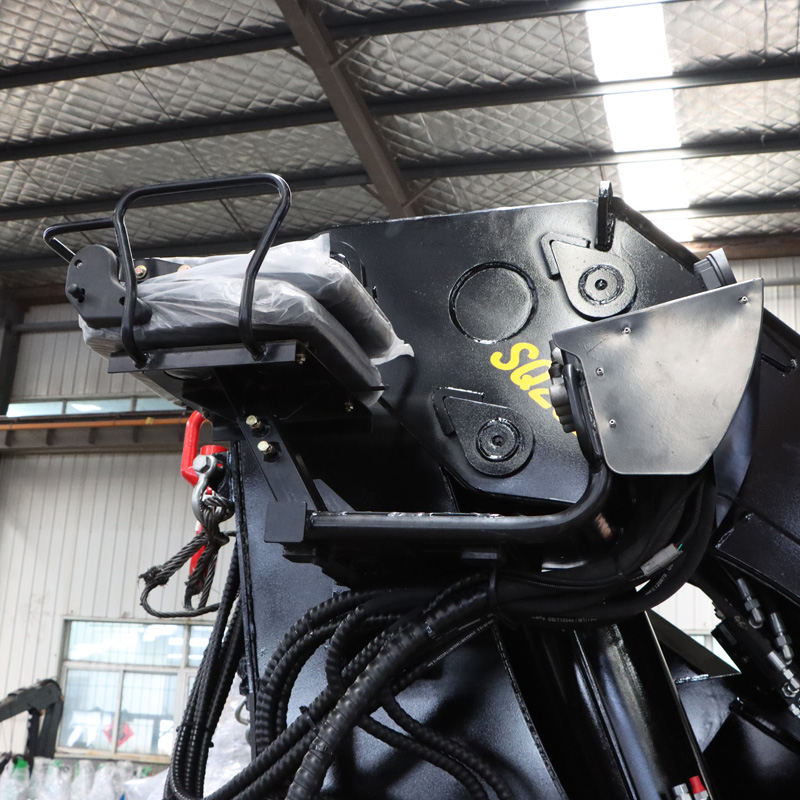 Grúa montada sobre camión con pluma articulada de 25 toneladas