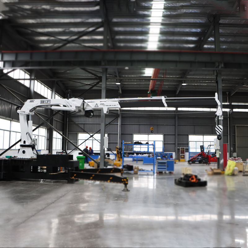 Grúa marina con pluma articulada de 5 toneladas