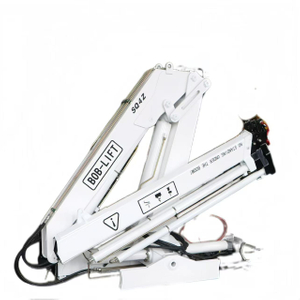 Grúa montada sobre camión con pluma articulada de 4 toneladas