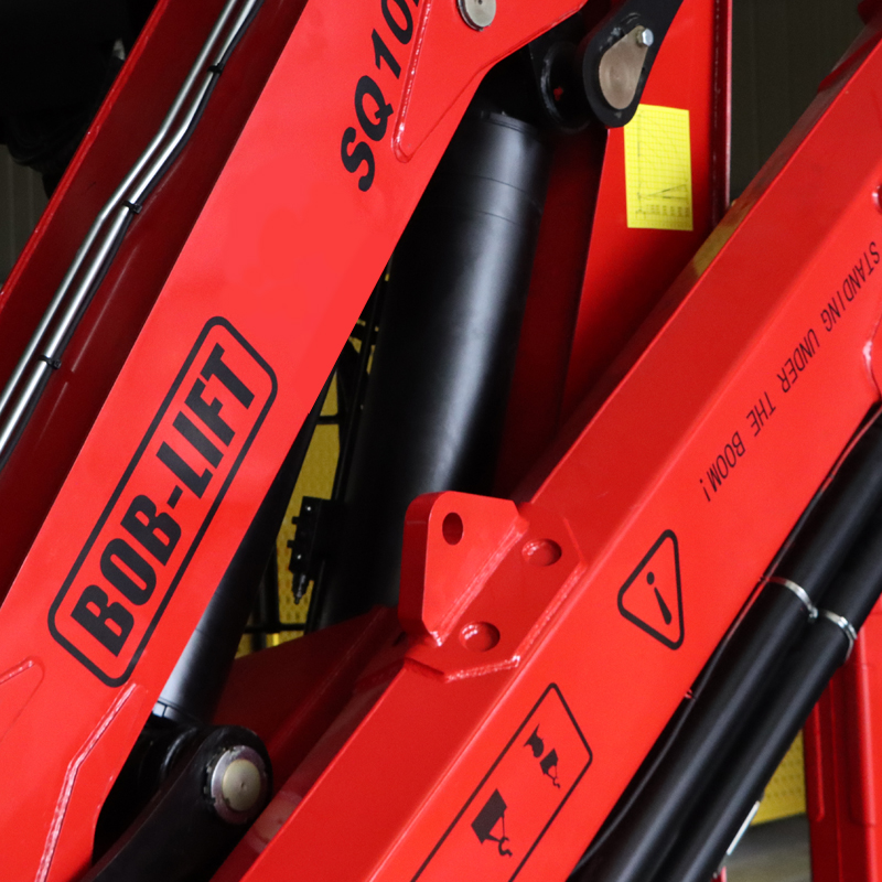 Grúa montada sobre camión con pluma articulada de 10 toneladas