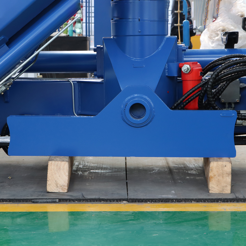 Grúa montada sobre camión con pluma articulada de 5 toneladas